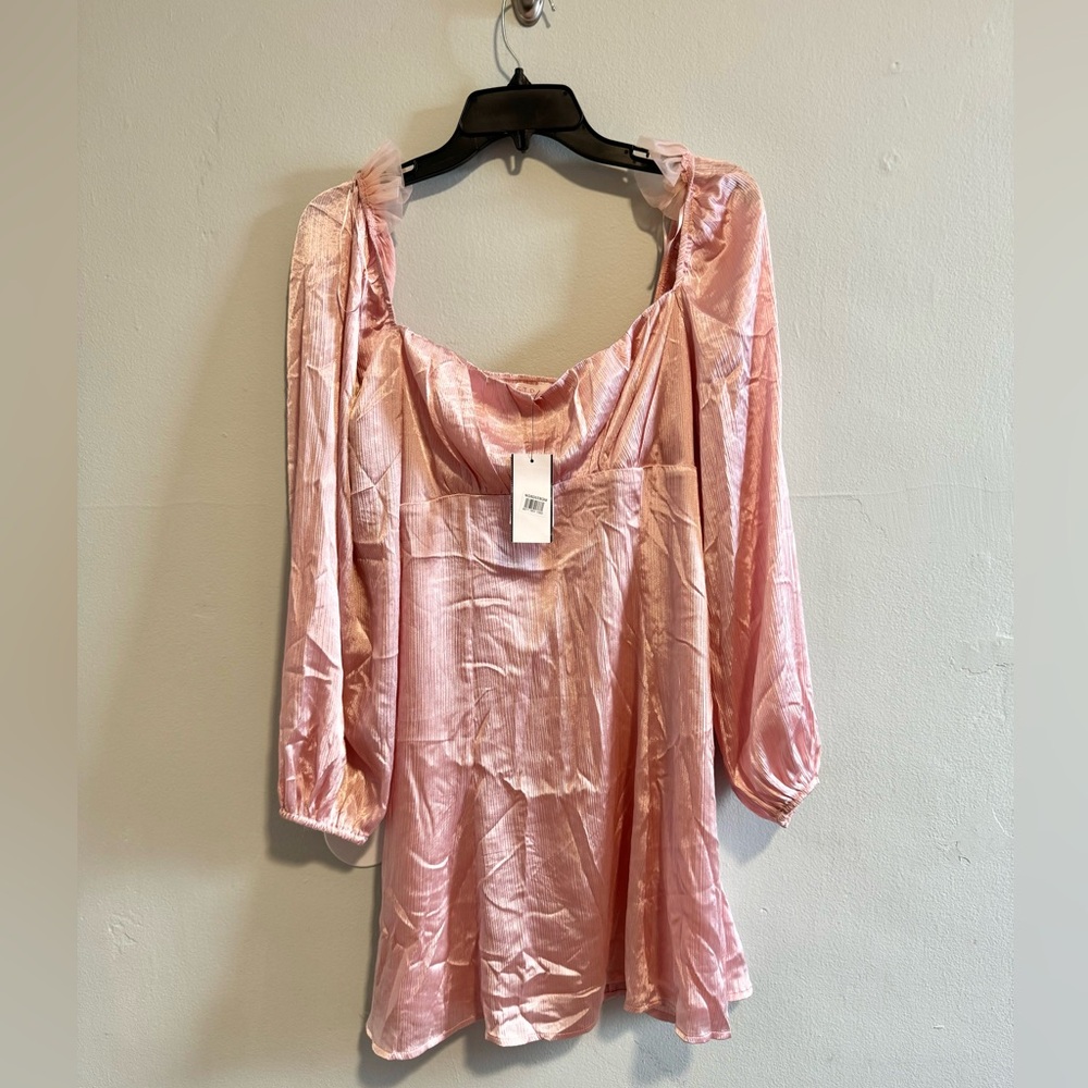 NWT ASTR Pink Silky Long Sleeve Dress in Women medium - NEVER WORN NEW